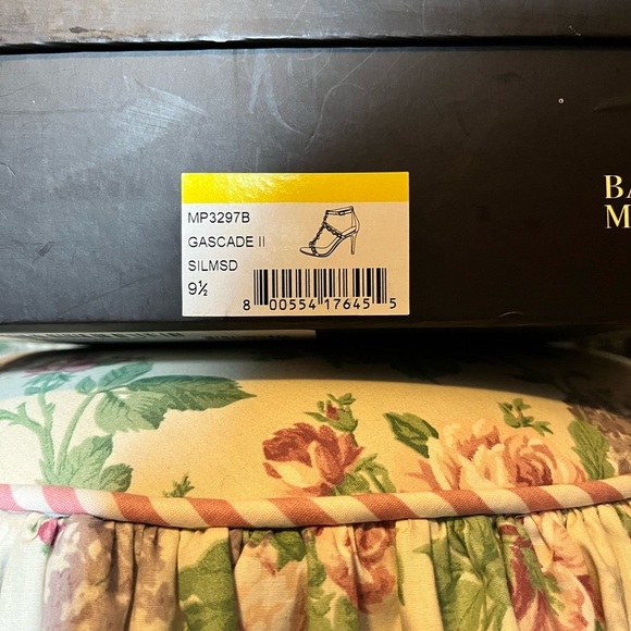 Badgley Mischka ‘Gascade’ Heels - Picture 6 of 10